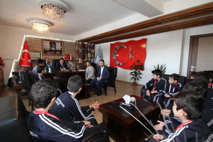 Şampiyon Halk Oyunları Ekibinden İl Milli Eğitim Müdürlüğü’ne Ziyaret