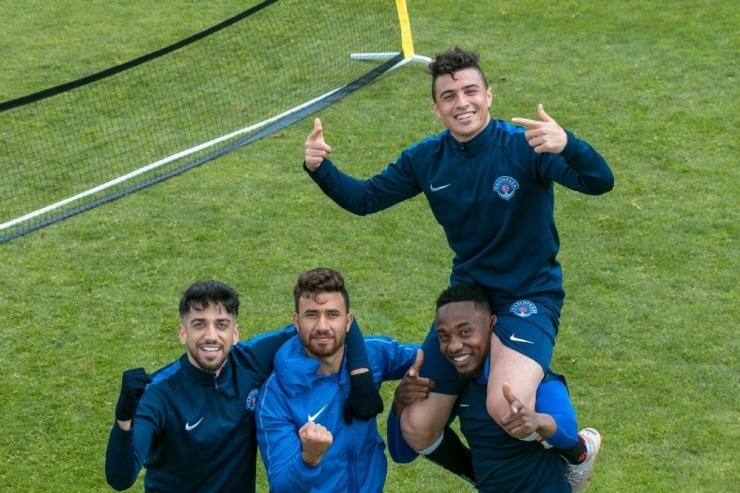 Paşa, Veysel Ve Khalili’den Yoksun Çalıştı