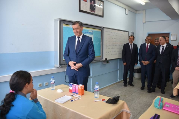 Bakan Selçuk İle Öğrencinin İngilizce Diyaloğu