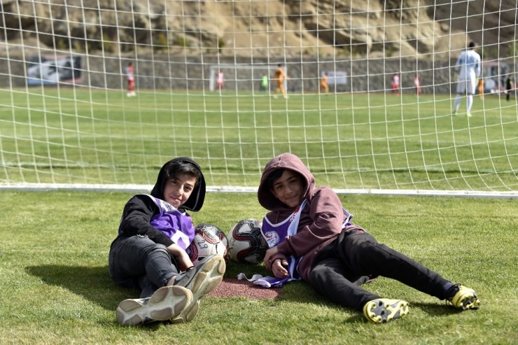Gümüşhane Yeni Şehir Stadında İlginç Görüntüler
