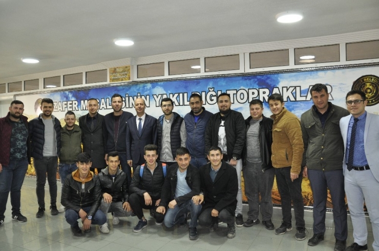 Şuhut Ak Gençlikten Başkan Bozkurt’a Hayırlı Olsun Ziyareti