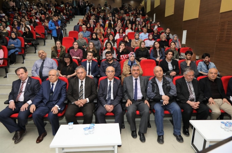 Erü’de ’Dilimiz, Kimliğimiz, Gençliğimiz’ Konulu Panel Düzenlendi