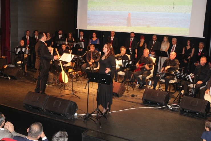 Kursiyerlerden Halk Müziği Konseri