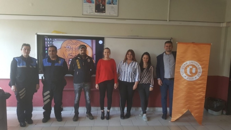 Uşak’ta “İnternetle Barış Zorbalıkla Savaş” Projesi Hayata Geçirildi