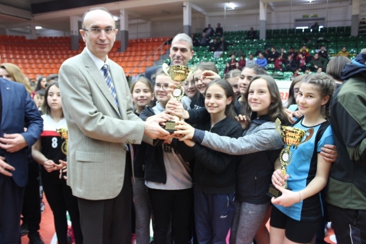 Şampiyonlara Ödülleri Verildi