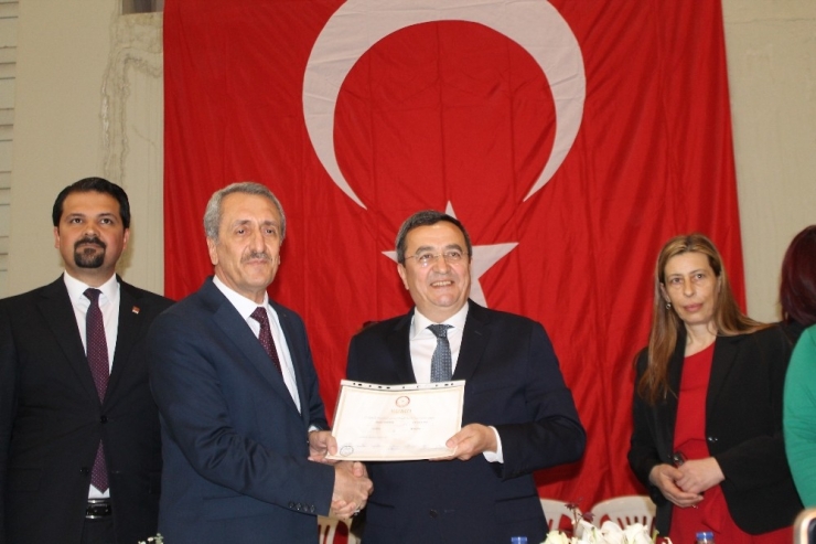 Mazbatasını Alarak İmamoğlu’na Selam Gönderdi