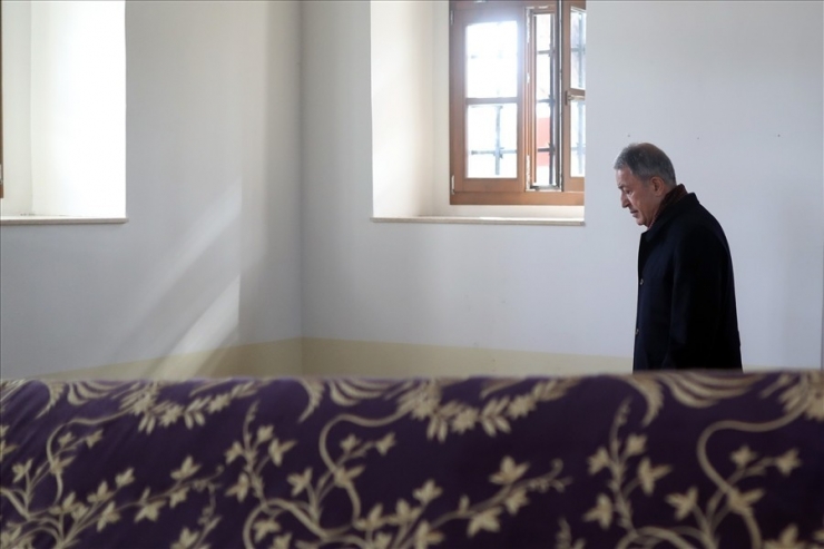 Bakan Akar’dan Kosova’da Sultan Birinci Murad Hüdavendigâr Türbesine Ziyaret