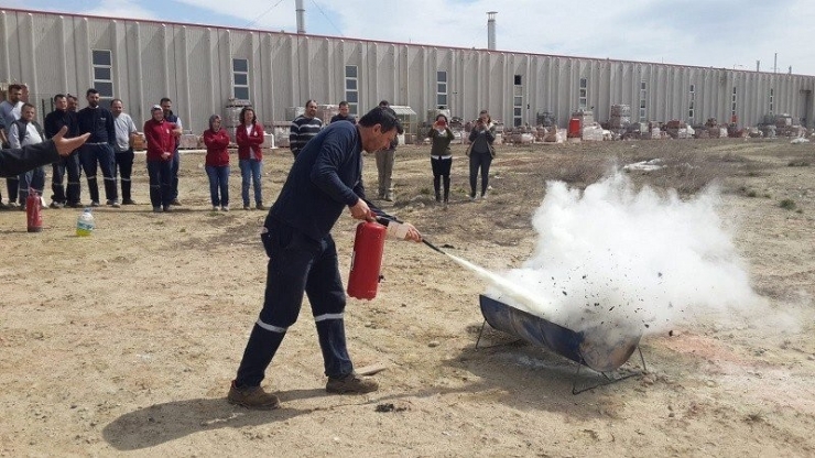 Özel Sektör Personeline Ve Öğrencilere Afet Ve Acil Durum Eğitimi Verildi