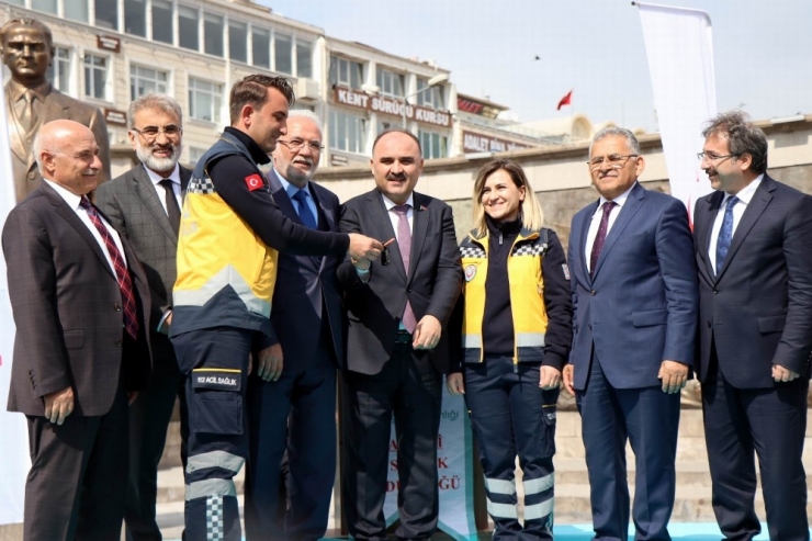 Kayseri’ye 9 Yeni Ambulans