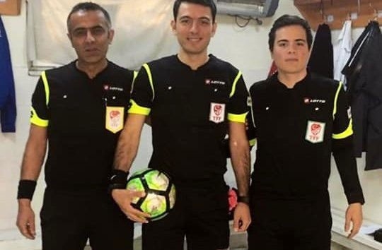 İstiklal Marşı’nı Duyan Hakem Maçı Durdurdu