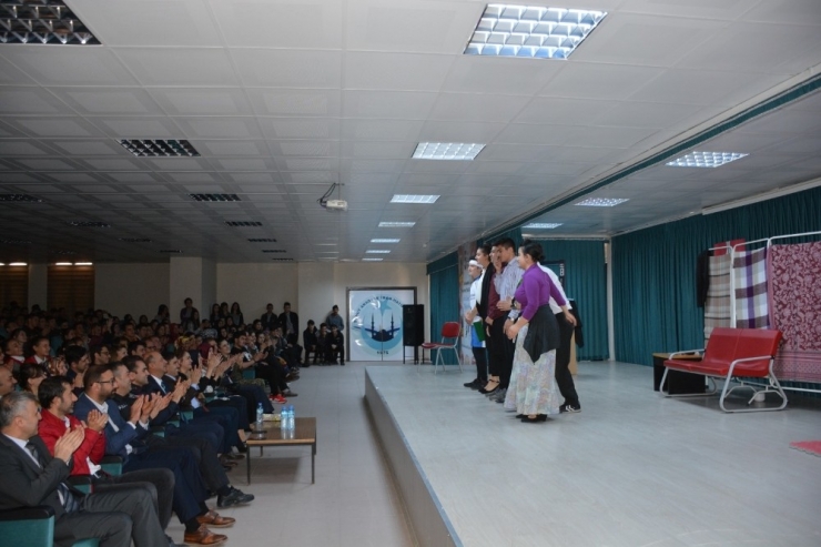 Şuhut’ta Liseler Arası 1. Tiyatro Şenliği Düzenlendi