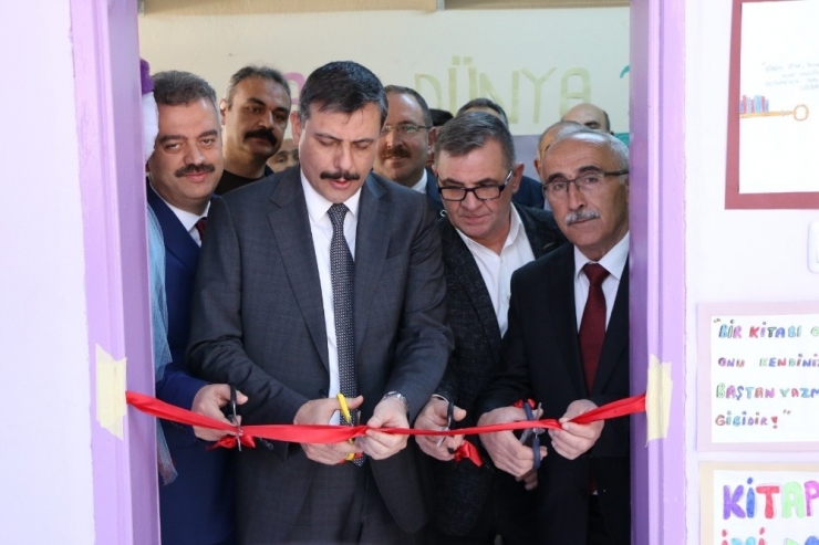 Vali Çiftçi, Bilişim Teknolojisi Sınıfı İle Kütüphane’sinin Açılışını Yaptı