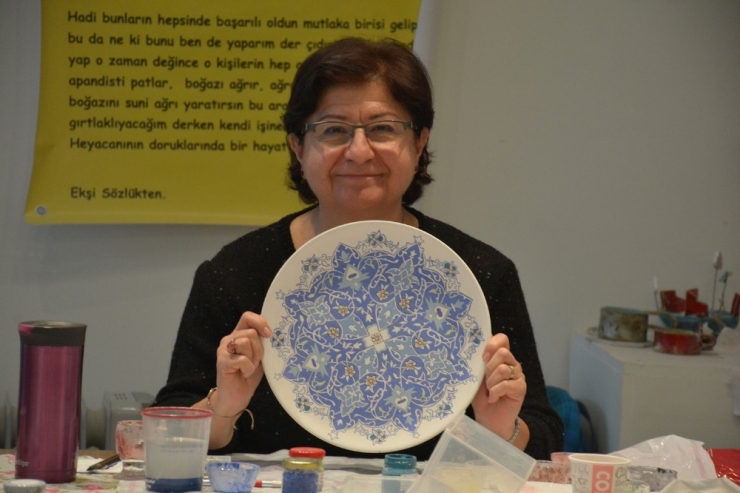 Ev Hanımlarının Yüzünü Güldüren Çini Sanatı