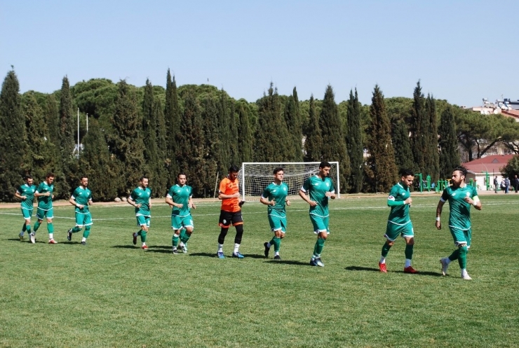 Salihli Evinde Çiğli’yle Oynuyor