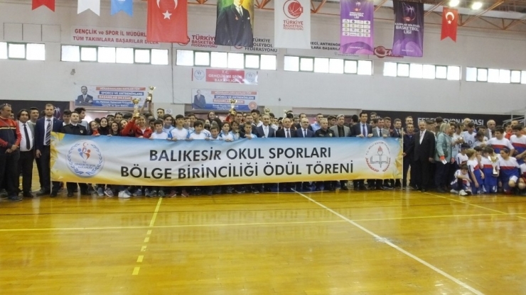Burhaniye’de Okul Sporları Körfez Bölge Birinciliği Ödül Töreni Yapıldı