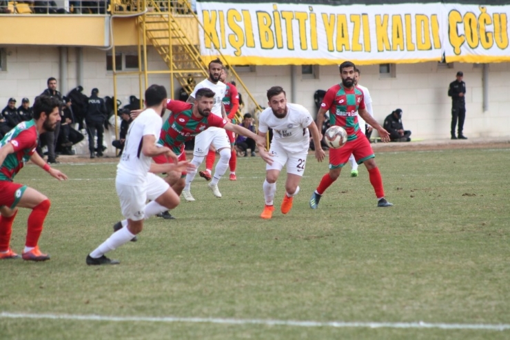 Bayburt Evinde Berabere Kaldı
