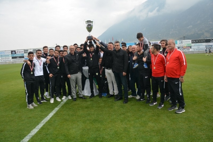 Şampiyon Kupasını Başkan Ergün’ün Elinden Aldı