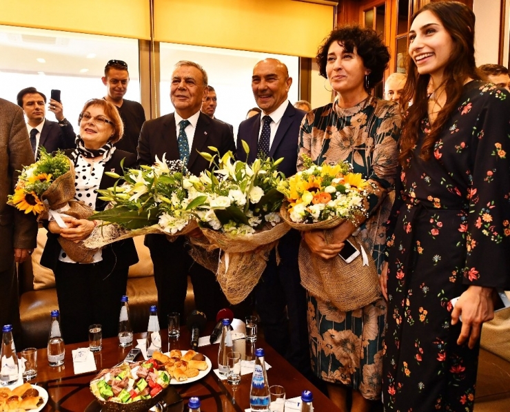 Aziz Kocaoğlu, Koltuğu Tunç Soyer’e Devretti