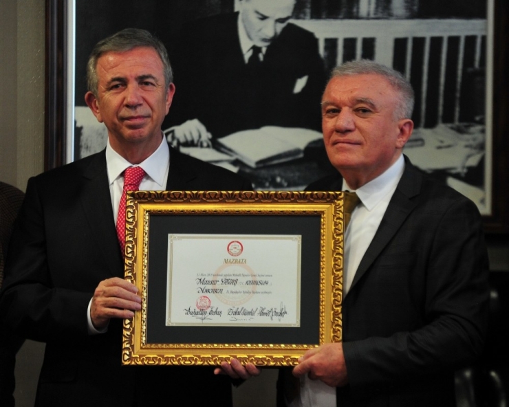 Ankara Büyükşehir Belediye Başkanı Seçilen Mansur Yavaş, Mazbatasını Aldı.