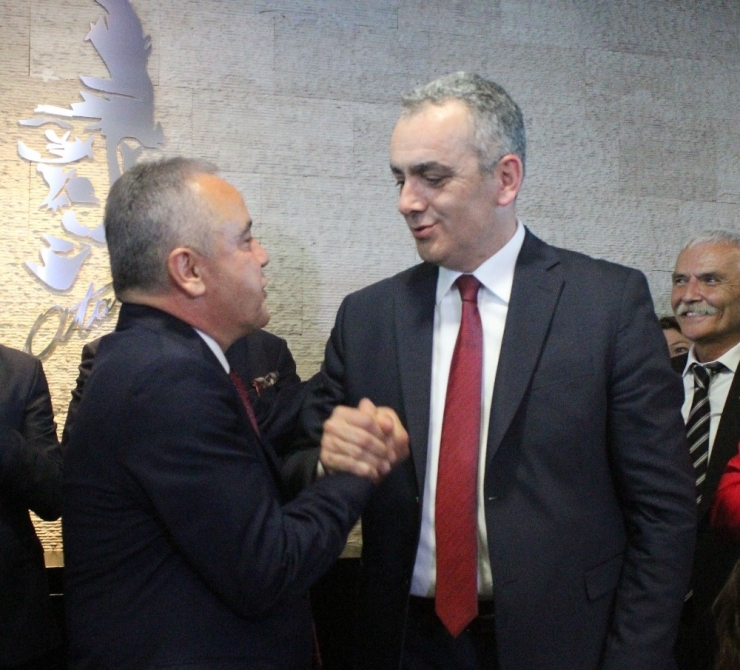 Konyaaltı Belediyesinde Devir Teslim