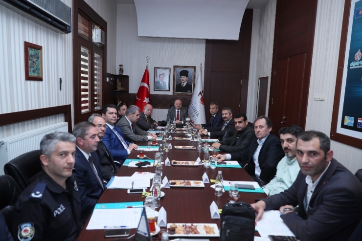 Vali Çakacak, "Eskişehir’deki Karşılaşmalar Sporun Ruhuna Yaraşır Bir Şekilde Tamamlanmalı"