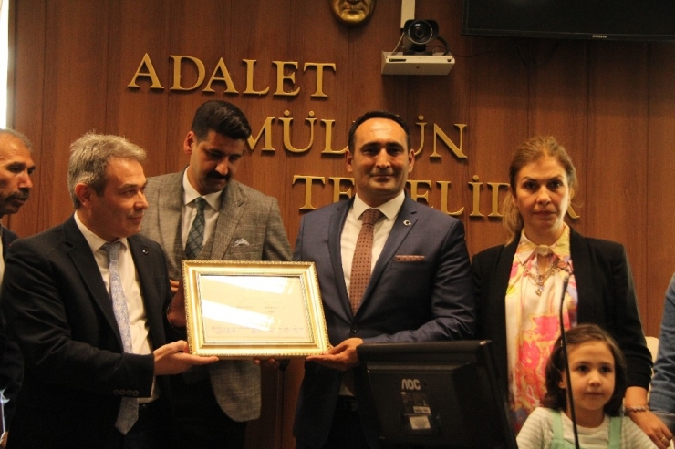 Toroslar’da Afşın Yılmaz Mazbatasını Aldı