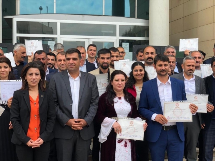 Hdp’li Cizre Belediye Başkanı Zırığ, Mazbatasını Alarak Göreve Başladı