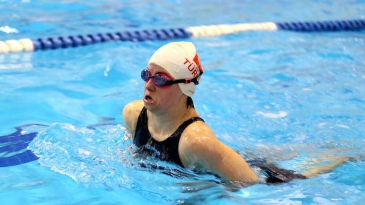 Down Sendromlu Milli Yüzücü Çağla’dan Şampiyonada Başarı