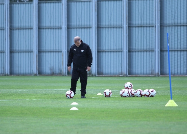 Mesut Bakkal, Bursaspor’da İlk Antrenmanına Çıktı