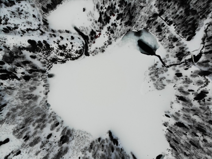 Havalar Isınıyor Ama Karagöl Buz Gibi