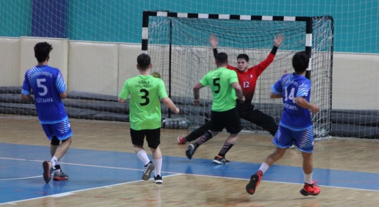 Dpü Hentbol Takımı, Düzce Üniversitesi’ni 32-26 Mağlup Etti