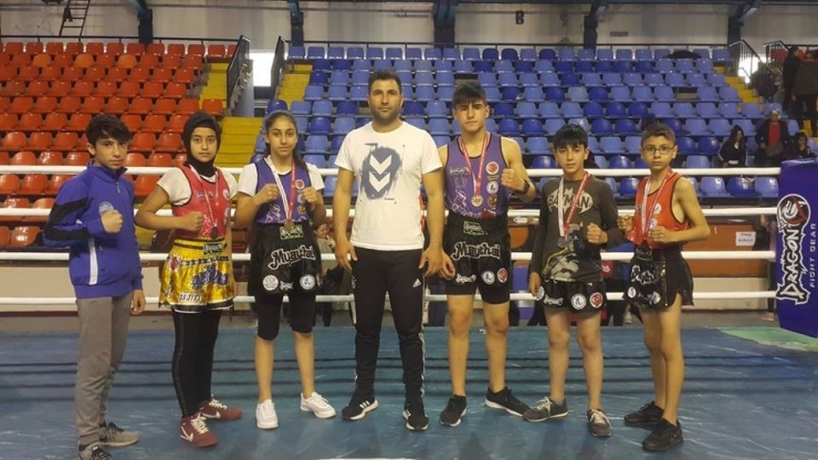 Muaythaiciler Kütahya’dan Madalyalarla Döndü