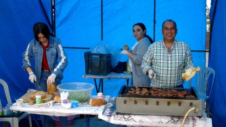 Kermesin Geliri Okuldaki İhtiyaç Sahibi Öğrencilere