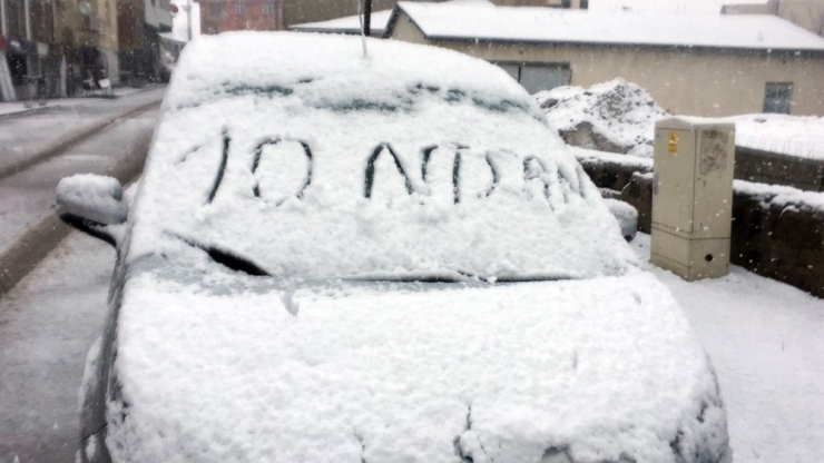 Baharın Gelmediği İlçeye Kar Geldi