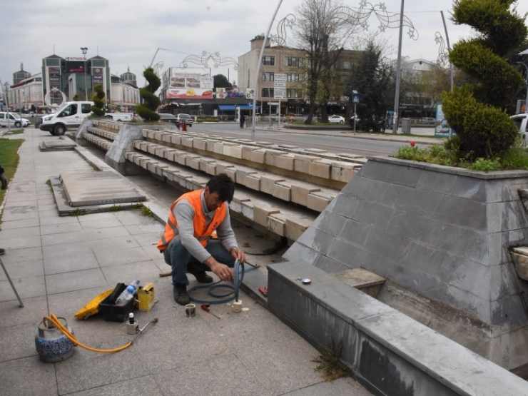 Düzce’deki Süs Havuzları Temizleniyor