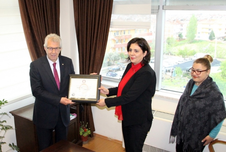 Ödemiş’te Başkan Eriş Mazbatasını Aldı