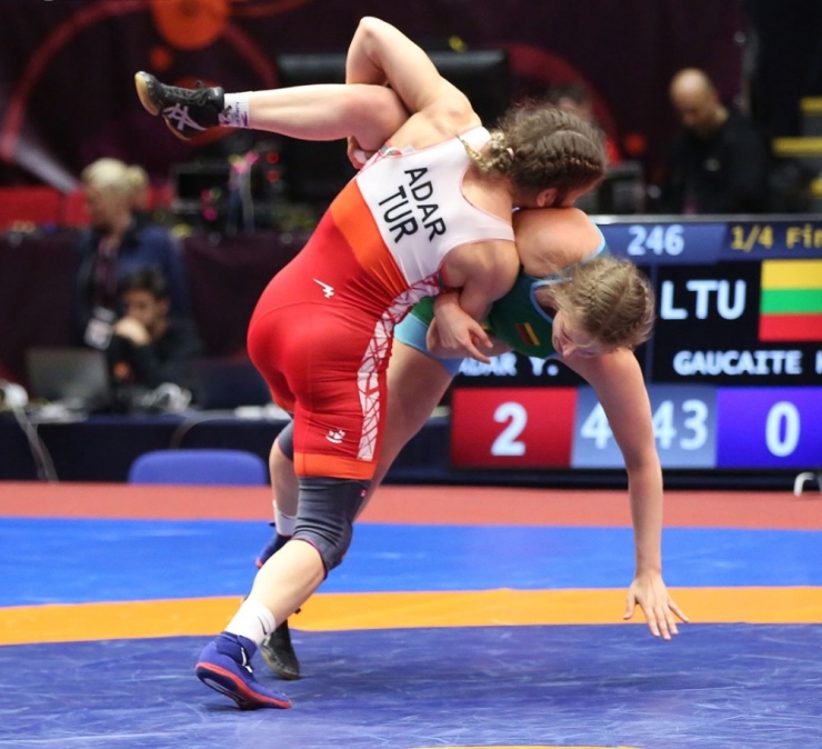 Avrupa Güreş Şampiyonası’nda 3 Kadın Güreşçi Yarı Finalde