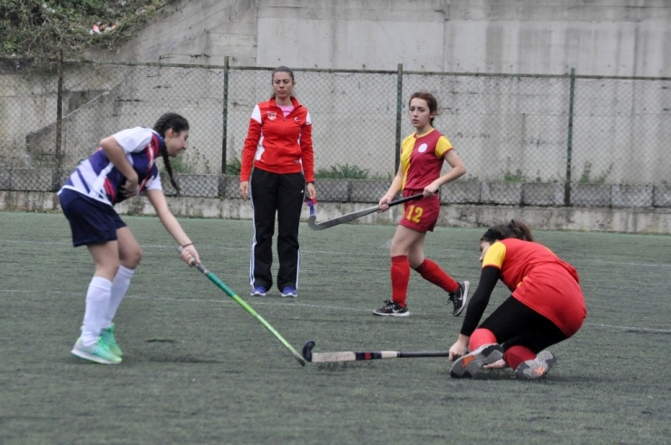 Sporculuk Ve Antrenörlük Kariyerine Hakemliği De Ekledi