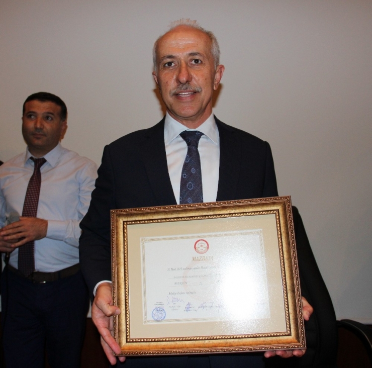Ak Parti’nin Mersin Merkezde Seçilen İlk Belediye Başkanı Mazbatasını Aldı