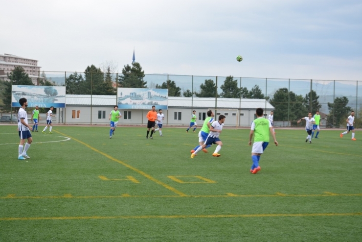 Üniversitesi Öğrenciler Sahaya İndi