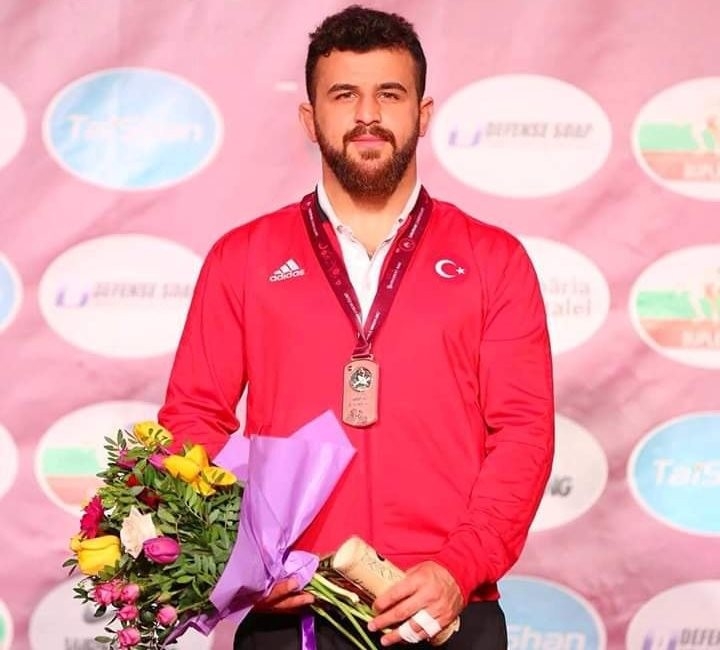 Adü’lü Muhammet Bronz Madalya Kazandı