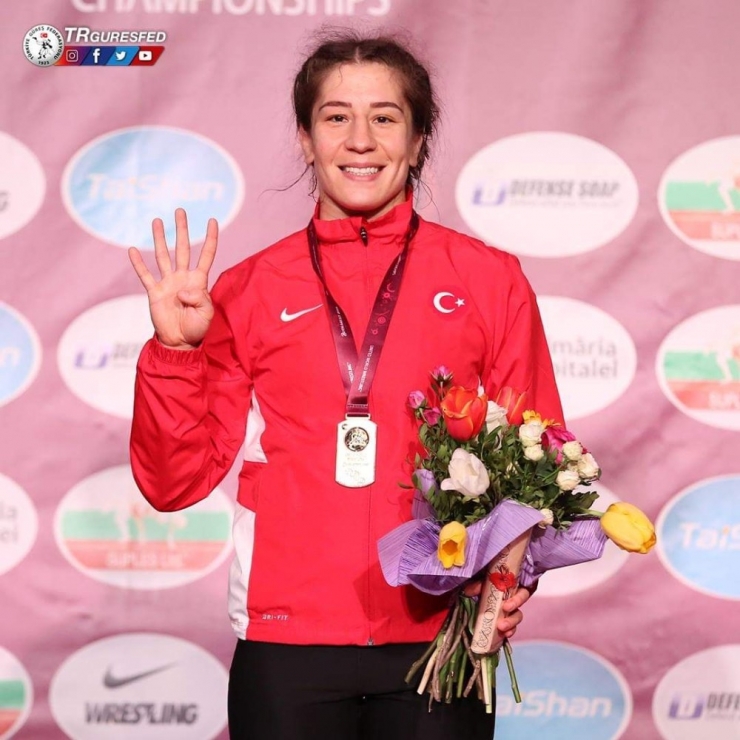 Romanya’da Minderde Türkiye Rüzgarı