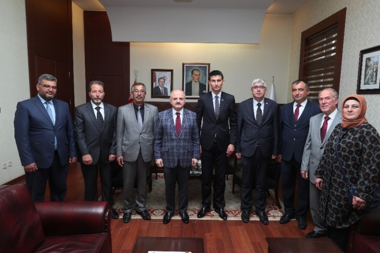 Vali Çakacak, Çifteler Belediye Başkanı Bıyık’ı Kabul Etti