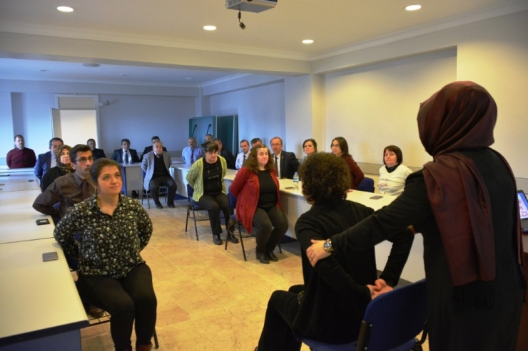 Kütahya’da Kurumlardaki Masa Başı Çalışanlarına Egzersiz Eğitimi