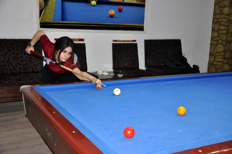 Kızıltepe’nin Tek Kadın Bilardocusu Şemşule Ertaş’tan Kadınlara Çağrı