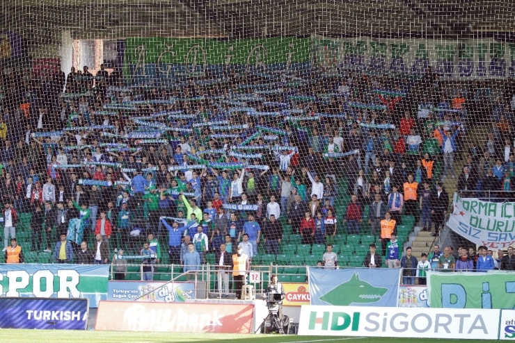 Spor Toto Süper Lig: Çaykur Rizespor: 0 - Göztepe: 0 (İlk Yarı)