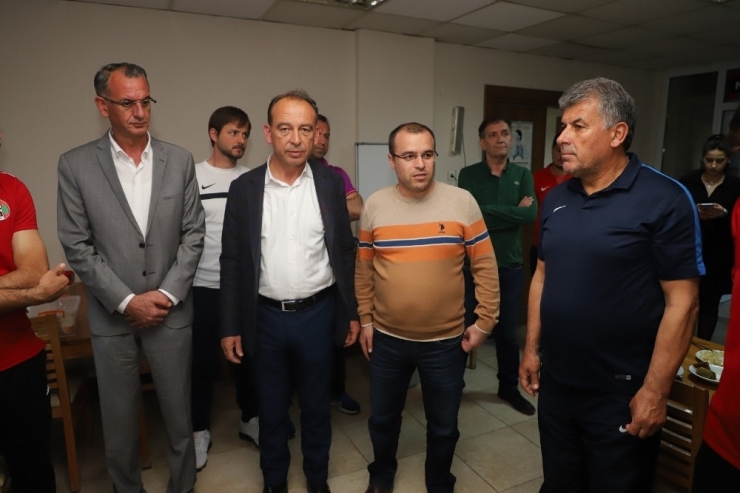 Başkan Akın’dan Turgutluspor’a Tatlı Moral