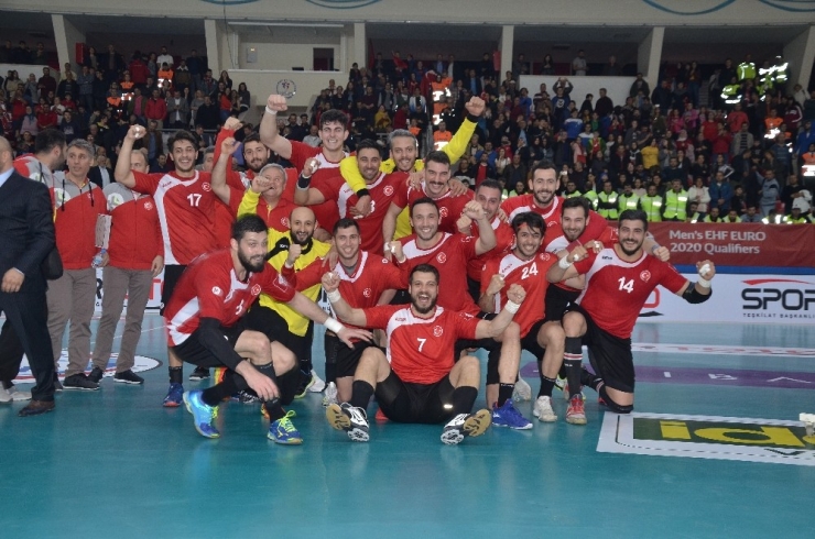 Hentbolda A Milliler Yunanistan’ı 26-23 Mağlup Etti