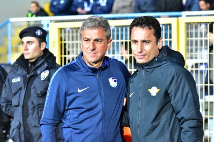 Spor Toto Süper Lig: Bb Erzurumspor: 0 - Akhisarspor: 0 (İlk Yarı)