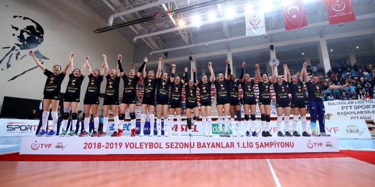 Voleybol Sezonu 1. Lig Bayanlar Lig’inde Şampiyon Ptt Spor
